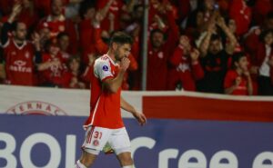 com somente um centroavante disponível, internacional sofre com mau momento ofensivo