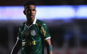 estêvão acaba substituído em vitória do palmeiras e torcida critica abel ferreira