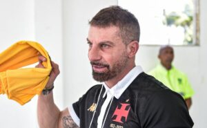 pedrinho decidiu ainda na madrugada pela demissão de Álvaro pacheco no vasco