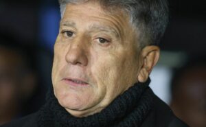 grêmio terá sequência de jogos itinerante e renato lamenta: “mesma equipe é impossível”