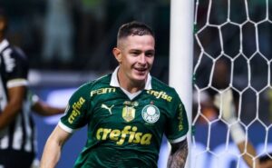 aníbal moreno tem reação engraçada após gols de estêvão contra o atlético mg; veja vídeo