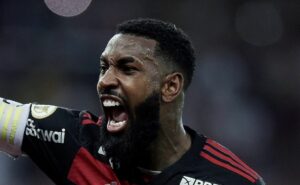 torcida do flamengo elogia gerson após vitória contra o fluminense: "melhor em campo"