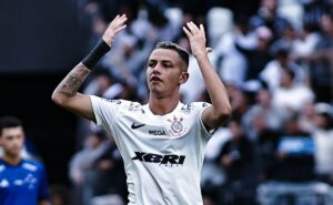 contrato até 2027: augusto melo consegue acordo e confirma renovação de kayke no corinthians