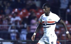 saídas de moreira e arboleda durante jogo preocupam são paulo