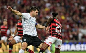 kannemann desfalca grêmio contra botafogo após forçar terceiro cartão amarelo diante do flamengo