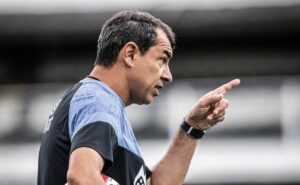 faxina no ct: carille autoriza e santos anuncia rescisão com meia ivonei