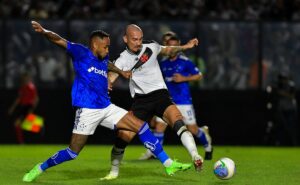 vasco e cruzeiro empatam e perdem posições no brasileirão; veja as atuações