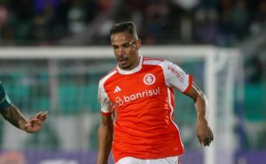 internacional vence na sul americana e atuação de fernando repercute na torcida: “titular absoluto”