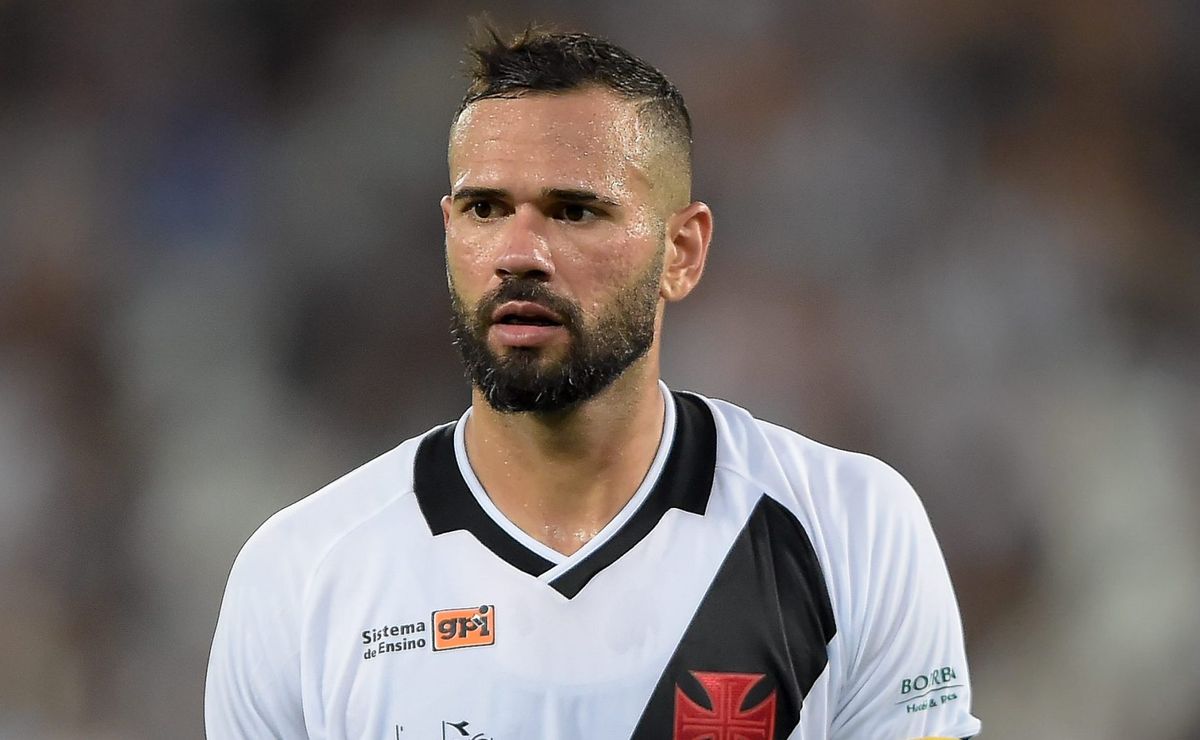 leandro castan e +2: ex jogadores do vasco se solidarizam diante do momento delicado da equipe