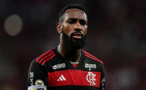 gerson chama atenção no vestiário do flamengo durante discurso: "quem manda somos nós"