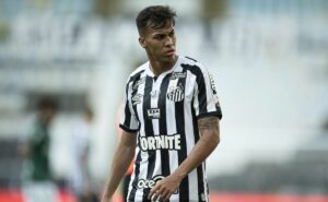 presidente do santos, marcelo teixeira, explica situação de kaio jorge: "o jurídico está estudando"