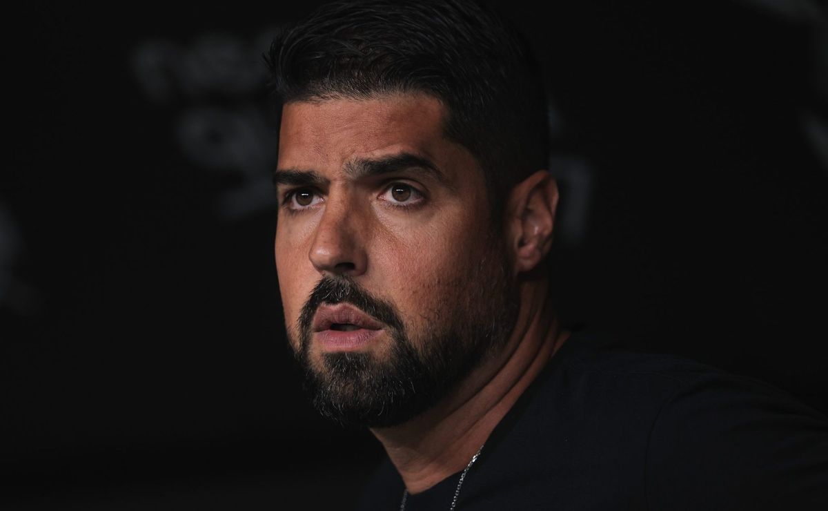 antónio oliveira responde sobre demissão no corinthians: "trabalho árduo"