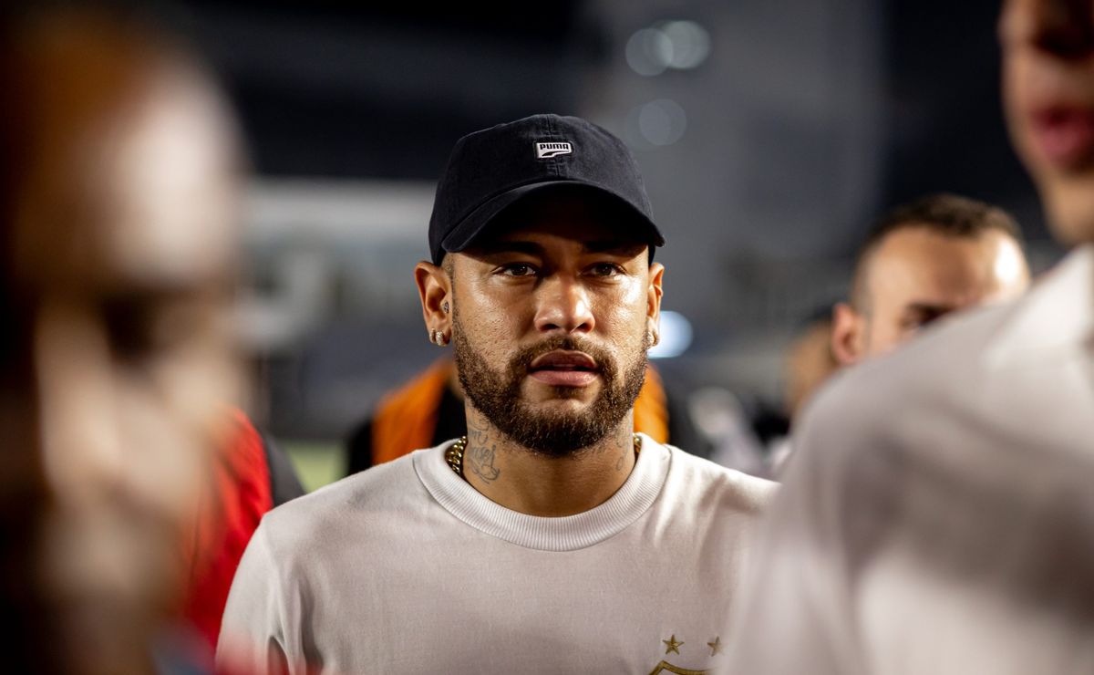 após polêmica, neymar posta foto com a camisa do santos