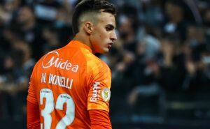 com carlos miguel de saída, donelli treina como titular do corinthians