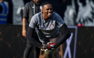 corinthians revela motivo da ausência de carlos miguel