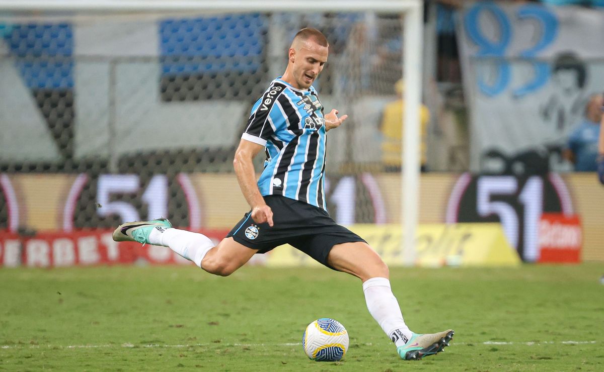 por que renato gaúcho escalou rodrigo ely como atacante no grenal?