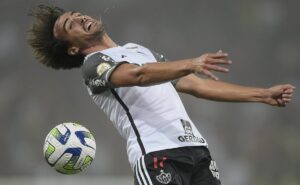torcida do atlético mg critica igor gomes e rabello em empate com atlético go