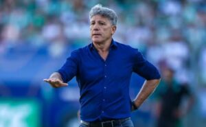 renato gaúcho se irrita e impede jogador de dar entrevista no intervalo; veja vídeo