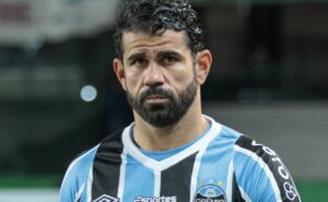 lesão de diego costa é pior do que se imaginava: longe do grêmio por 2 meses