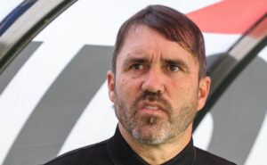 torcida do internacional critica substituições de eduardo coudet contra o grêmio: "retranqueiro"