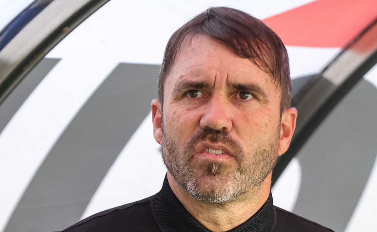 torcida do internacional critica substituições de eduardo coudet contra o grêmio: "retranqueiro"