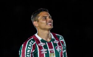 thiago silva chega ao fluminense e faz comparação com o flamengo: “mesma dificuldade”