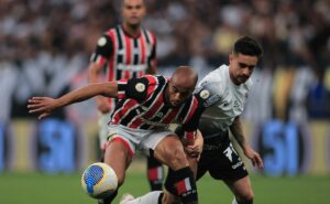 corinthians e são paulo empatam em duelo movimentado; confira as notas
