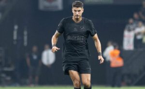 pedro raul no grêmio: lesão de diego costa avança contratação de atacante do corinthians 