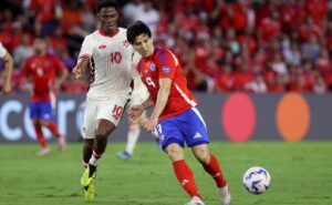 copa américa 2024: canadá, com um a mais, segura o chile e avança na competição