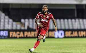 r$ 2 milhões: santos envia proposta para gabigol, em baixa no flamengo