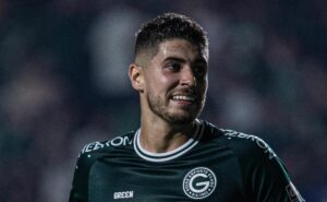 grêmio toma decisão e inicia conversas para fechar com pedro raul
