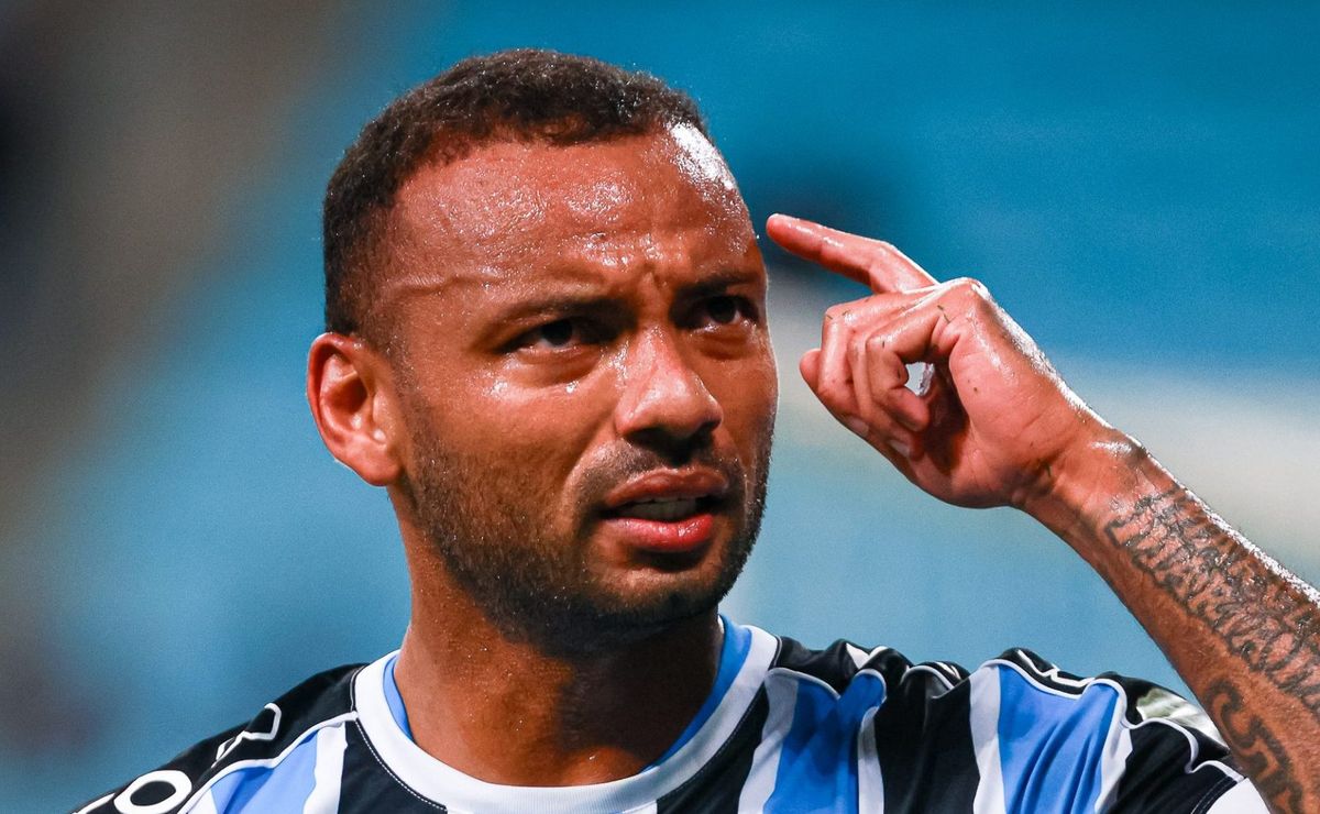 diretor indica futuro de joão pedro galvão no grêmio: “avaliando a situação”