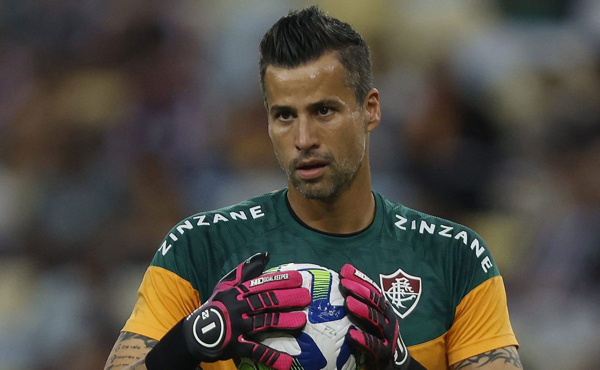 escalação do fluminense: fábio não viaja e diniz pode ficar sem 8 jogadores contra o cruzeiro