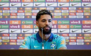 seleção brasileira: douglas luiz abre o jogo sobre disputa no meio campo e revela conversa com dorival