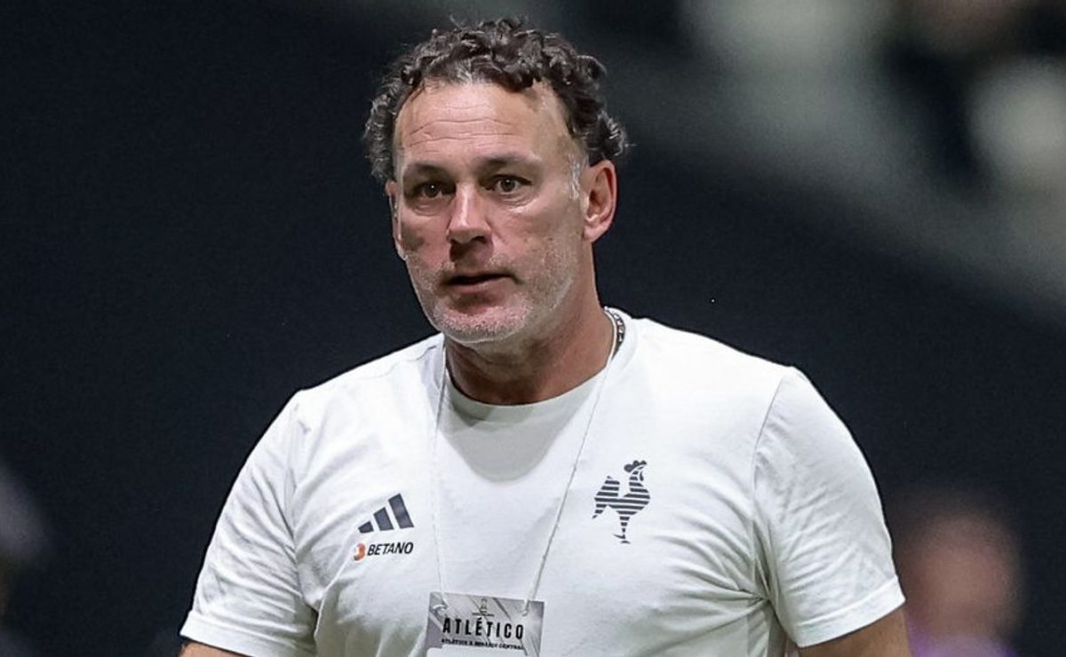 atlético mg avança em negociação para contratar meia do corinthians