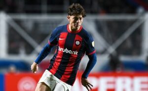 palmeiras define se vai continuar negociações com agustín giay após san lorenzo complicar