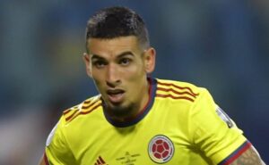 flamengo avalia internamente contratação do lateral colombiano daniel munoz, do crystal palace