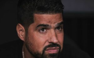 torcida do corinthians fica revoltada com antónio oliveira; confira os comentários