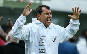santos decide pela saída de meia afastado por carille e donizete bahia fica livre 