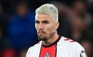 vasco descarta interesse em lyanco, mas busca zagueiro como reforço de urgência