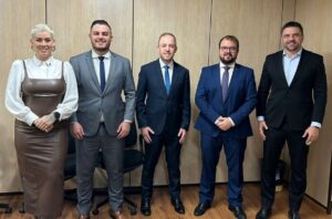 representantes da lottopar têm reunião na secretaria de prêmios e apostas, em brasília