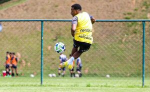 suspenso por manipulação de resultados, mateusinho volta a treinar no cuiabá