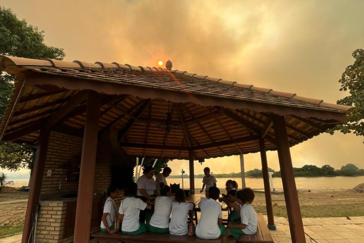 fire fears and uncertainty as pantanal school evacuates kids