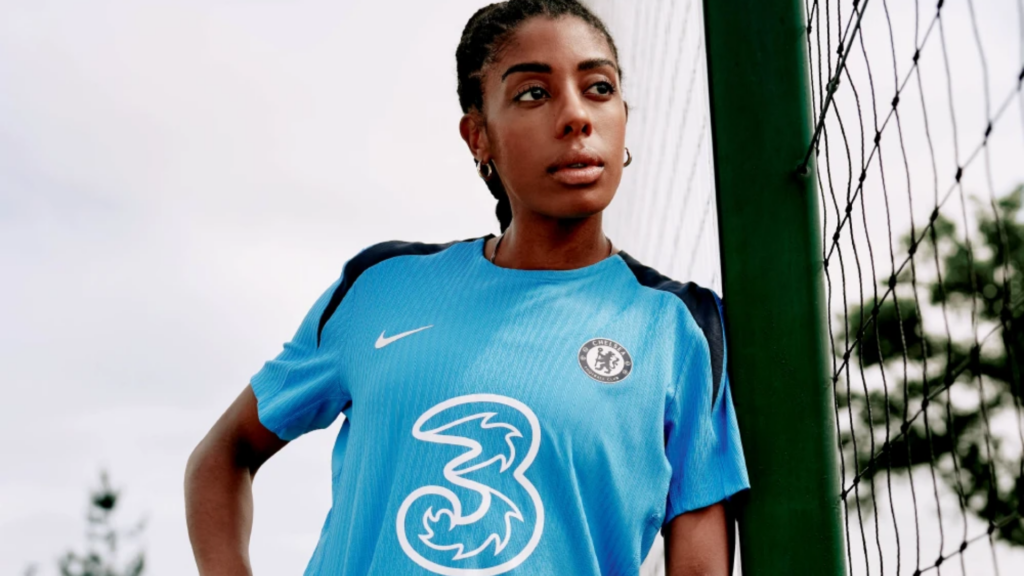 three volta a patrocinar camisa do chelsea, mas no time feminino