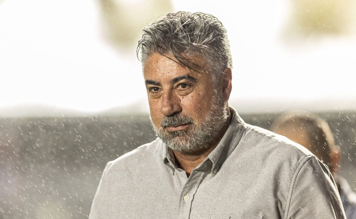 alexandre gallo afirma que corinthians não procurou o santos sobre fábio carille: "não houve contato"