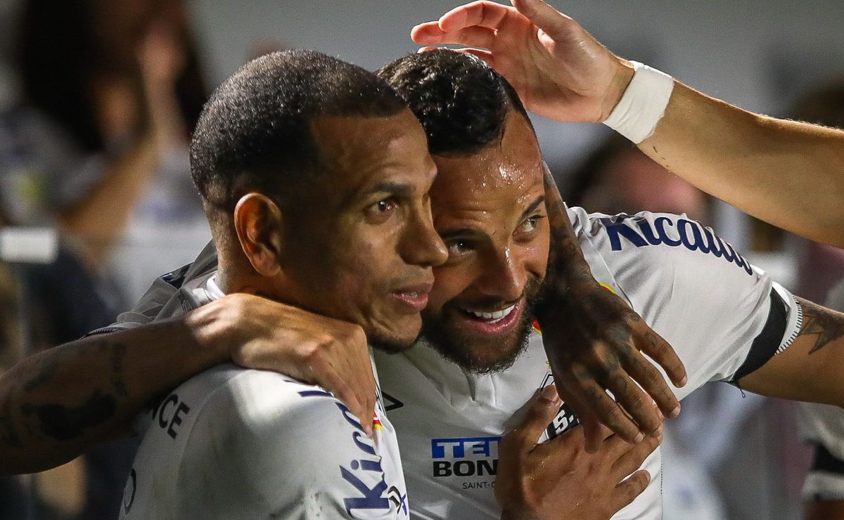 santos bate recorde e emenda a sequência de seis jogos consecutivos marcando gols na série b do brasileirão