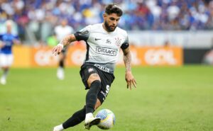 na vitória do corinthians sobre o bahia, torcida não aprova partida de yuri alberto