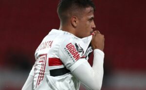 diego costa se emociona em despedida do são paulo: ' nunca imaginei'