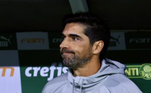 abel se revolta e lamenta xingamento da torcida do grêmio a renato portaluppi: "não são torcedores de verdade"