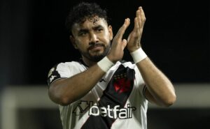 mais uma vez: payet não viaja para enfrentar o internacional e desfalca o vasco novamente